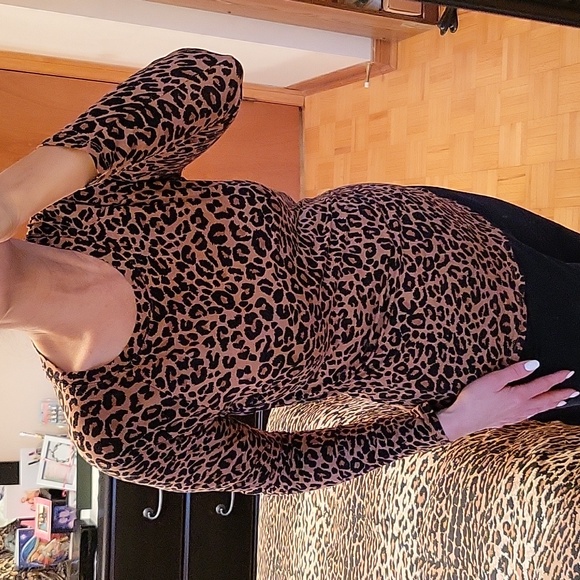 LIKE NEW Sexy Leopard Print Long Sleeve Top, M - Picture 6 of 13